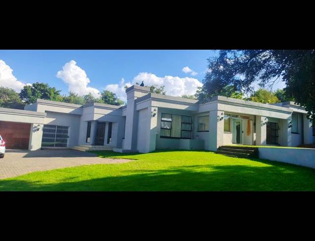 6 BEDROOM HOUSE FOR SALE IN NOORDHEUWEL